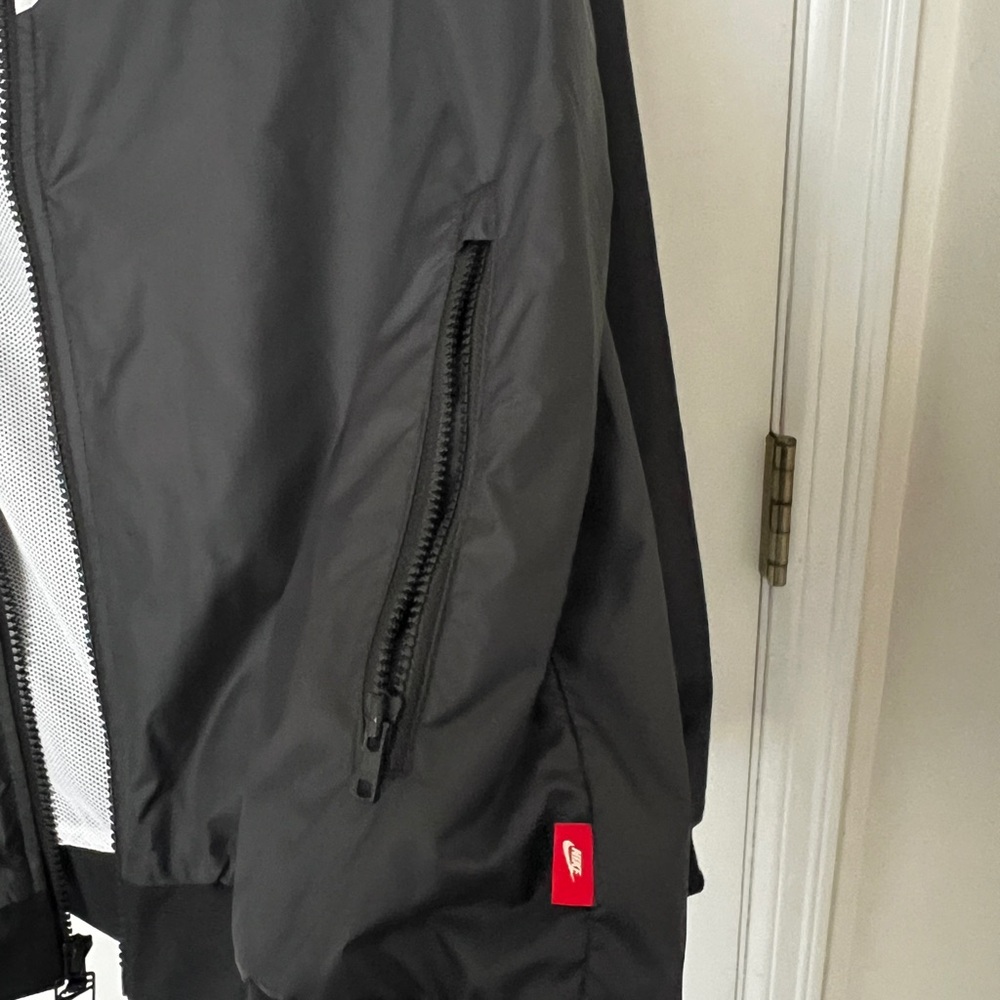 Nike Two-Tone Windbreaker Jacket - Picture 8 of 8
